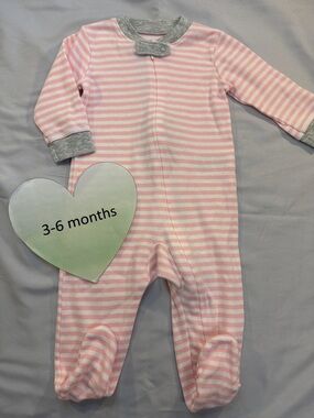 Amazon Essentials - long sleeve footed sleeper. Size 3-6 months